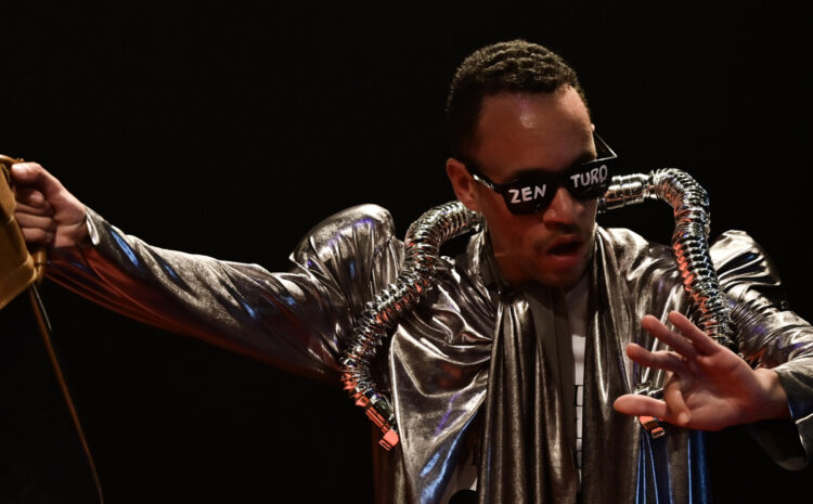 PAST PRESENT ZENTURO